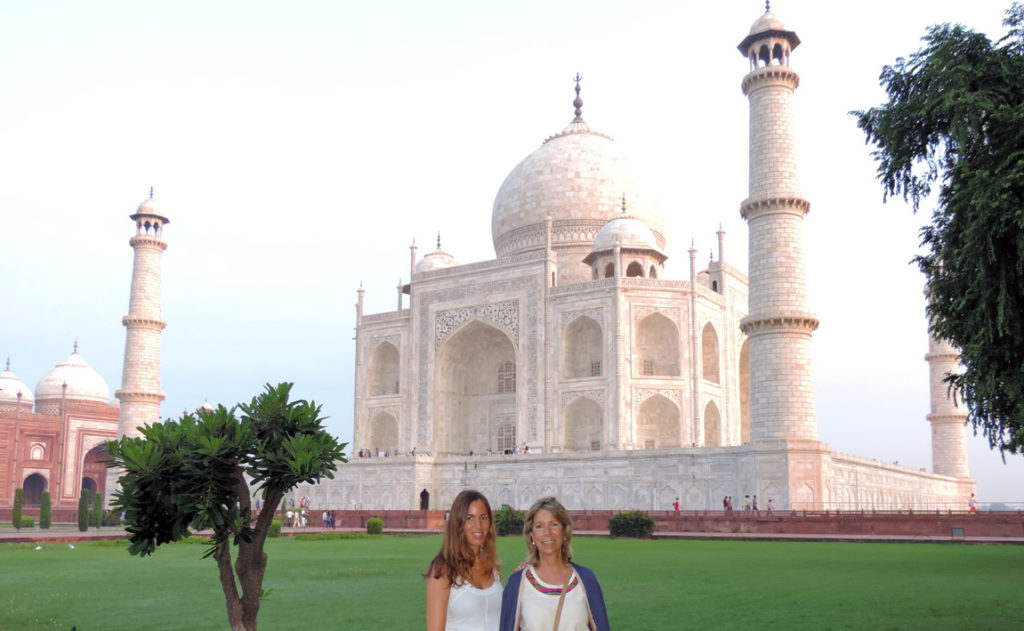 Andrea Chinarro i Maite Ollé al Taj Mahal