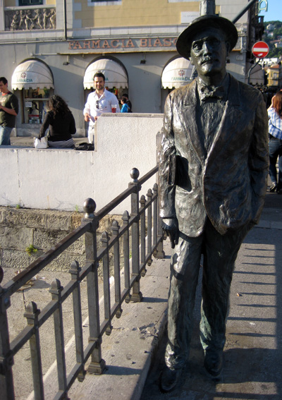 Escultura de James Joyce al Ponte Rosso de Trieste. Fotografia de Szjozak